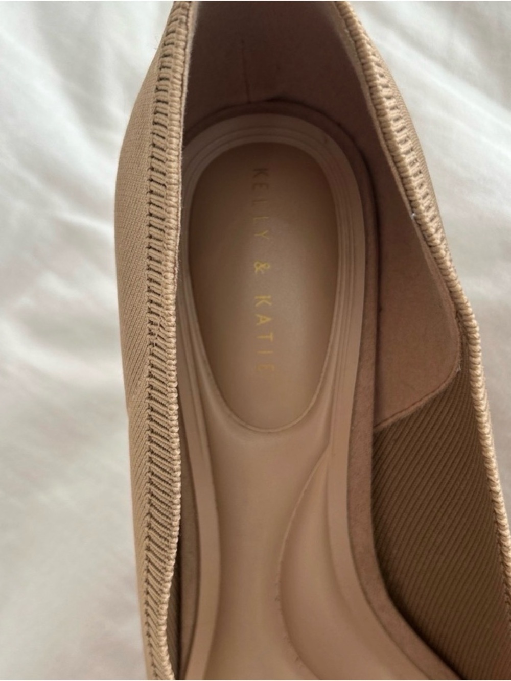 Kelly & Katie Nude Pointed Toe Kitten Heels Size 10W Wide Width - Picture 2 of 4